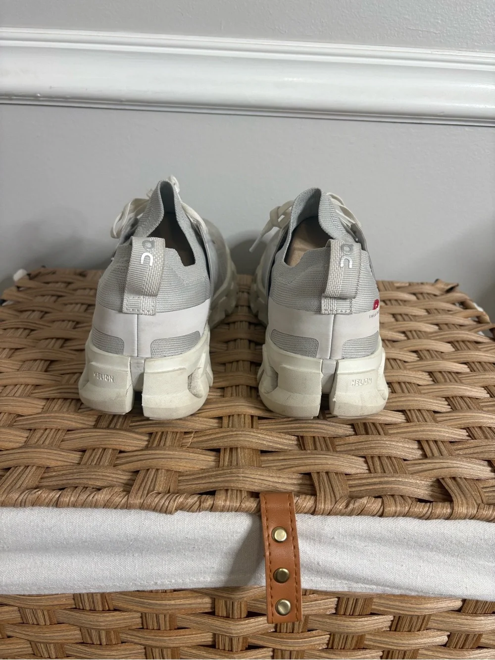 On Running Women’s Cloudswift Running Shoes – Pale Grey/Cream – Size 8.5